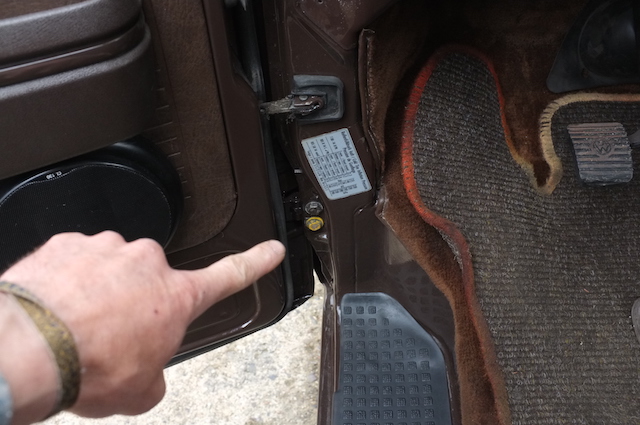 Schrauben für Aufnahme Tür VW Bus T3 nicht in Wagenfarbe