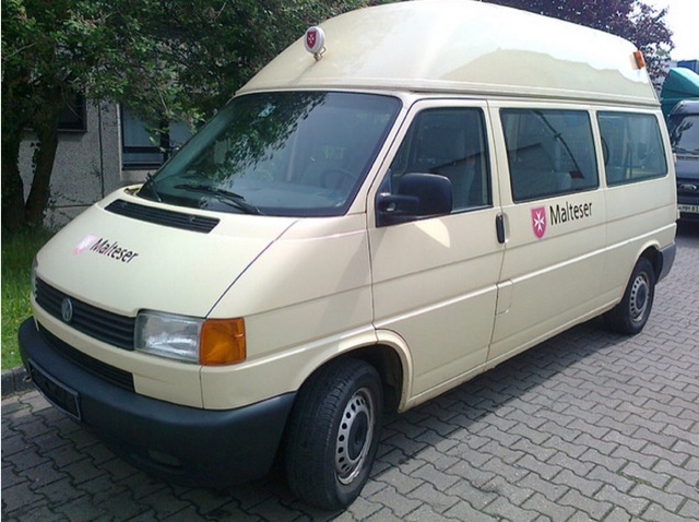 VW Bus T4 Malteser mit karger Aussttatung wird gestohlen