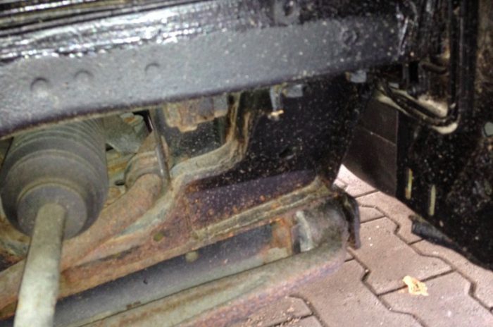 VW Bus Unterboden schwarz gemacht ACHRUNG VW BUS CHECKER