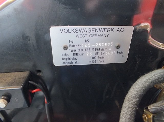 Typschild Tragkraftspritze Ziegler Basis VW Bus Motor per Luft gekuehlt Nahaufnahme