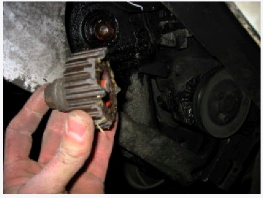 VW Bus Diesel Dehnschraube gebrochen Zahnriemantriebsrad abgeschert Motorschaden