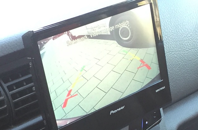 Rückfahrkamera im VW Bus T4 auf nachgerüstetem Radiodisplay