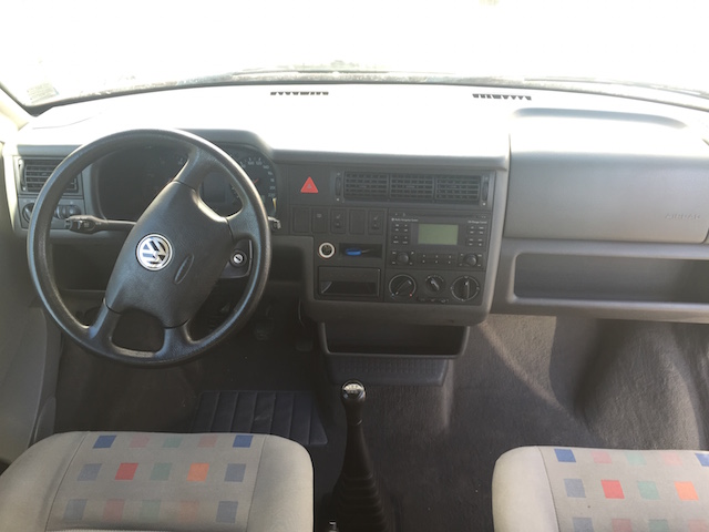 VW Bus T4 mit grosser Radiofront