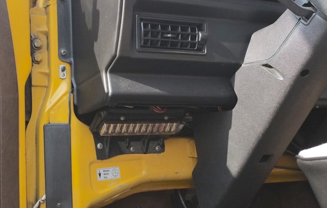 VW Bus T3 bis 1985 alter Sicherungskasten mit Schmelzsicherungen Nahaufnahme