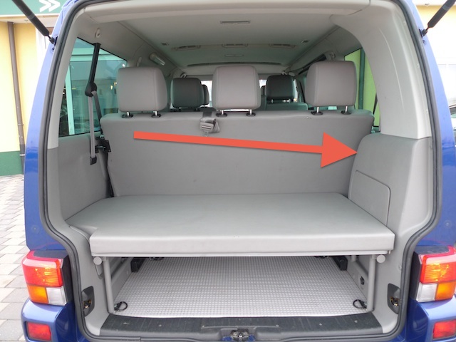 VW Bus T4 mit zwei Zonen Klimaanlage Komponenten der Klimaanlage im Kofferraum hinten rechts