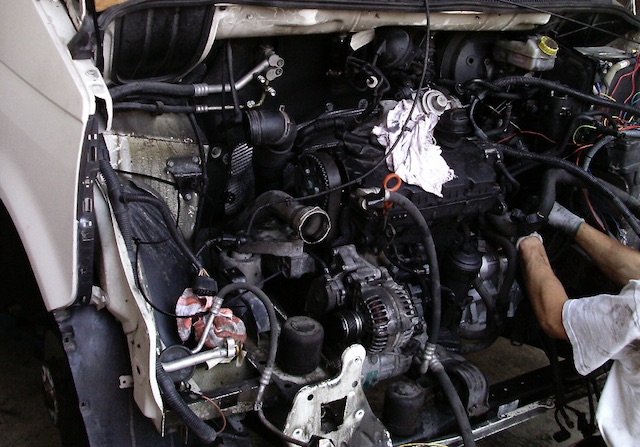 VW Bus T5 Motorraum Sanierung komplett