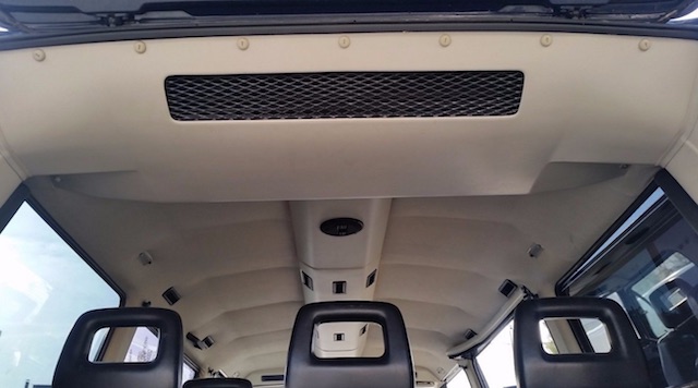 VW Bus T3 Syncro mit Klimahimmel Blick durch Heckklappe