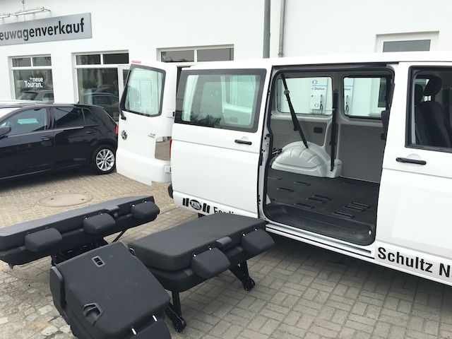 VW Bus T6 Caravelle ohne Sitze viel Stauraum
