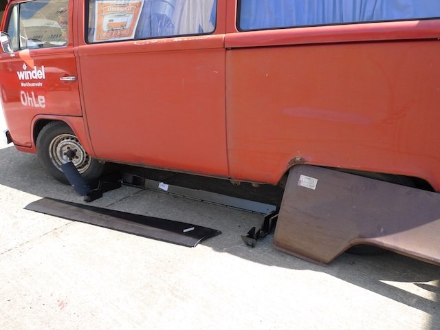 VW Bus Restauration schlechte Reparaturbleche