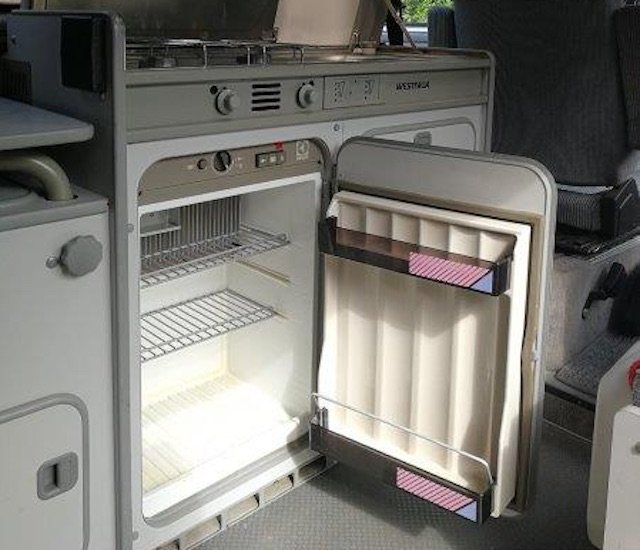 warme Abluft vom Kühlschrank im T3 Camper lässt Seitenteil innen rosten