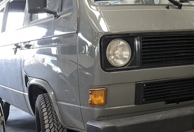 VW Bus T3 frisch lackier nach einem Jahr Rost