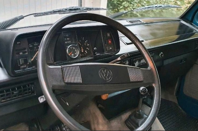 der bessere VW Bus T3 wenig Löcher im Armaturenbrett 