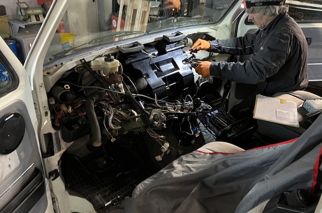 Lüftermotor VW Bus T3 Innenraumlüfter erneuern Kasten aufbrechen