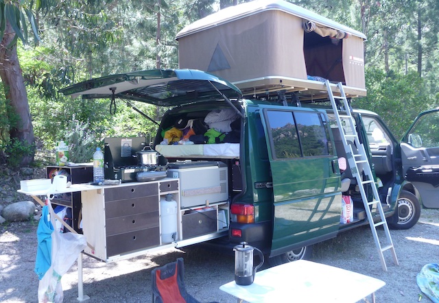 ausziehbare Staufächer VW Bus Heck Vorläufer camping box