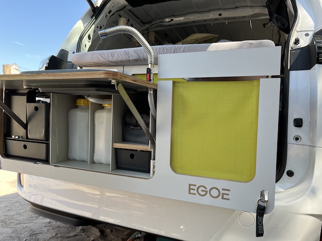 outdoorküche und minicamp in einem Modul Transporter
